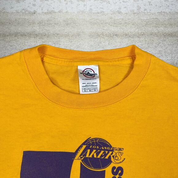 Lakers I saw the Short Shorts Stadium Shirt Short Sleeve Tee Kobe Yellow Purple - Picture 4 of 4
